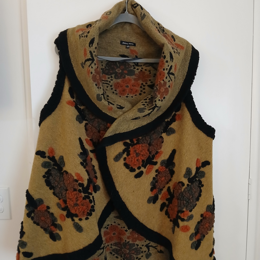 Floral Patterned Poncho - Black and Tan